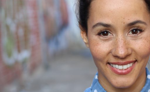 Vrouw met sproeten